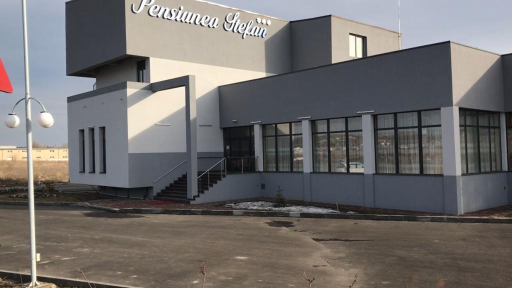 Pensiunea Stefan Craiova Buitenkant foto